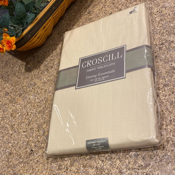 Croscill Other - Croscill Home Fabric Tablecloth 52”x52” Square Cotton Polyester Blend Dining